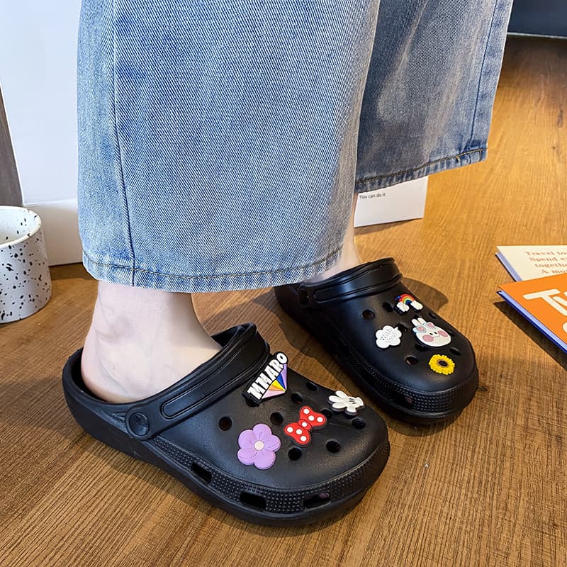 New 2024 Clog Shoes for Women, Medical Surgery Nurse Slippers, Closed-Toe Sandals, Anti-Slip EVA Beach Shoes for Men