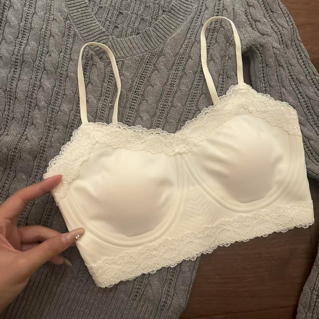 Seamless Lace Underwear for Women, Thin Large Bust Minimizing Tube Top Camisole, No Underwire Nude Feel Anti-Wardrobe Malfunction Bra