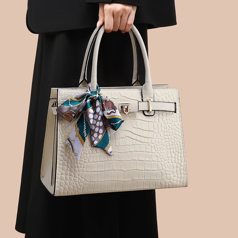 2026 New Genuine Leather Handbag for Women, Shoulder Crossbody Bag, Platinum Bag, High-End Versatile Mother Bag
