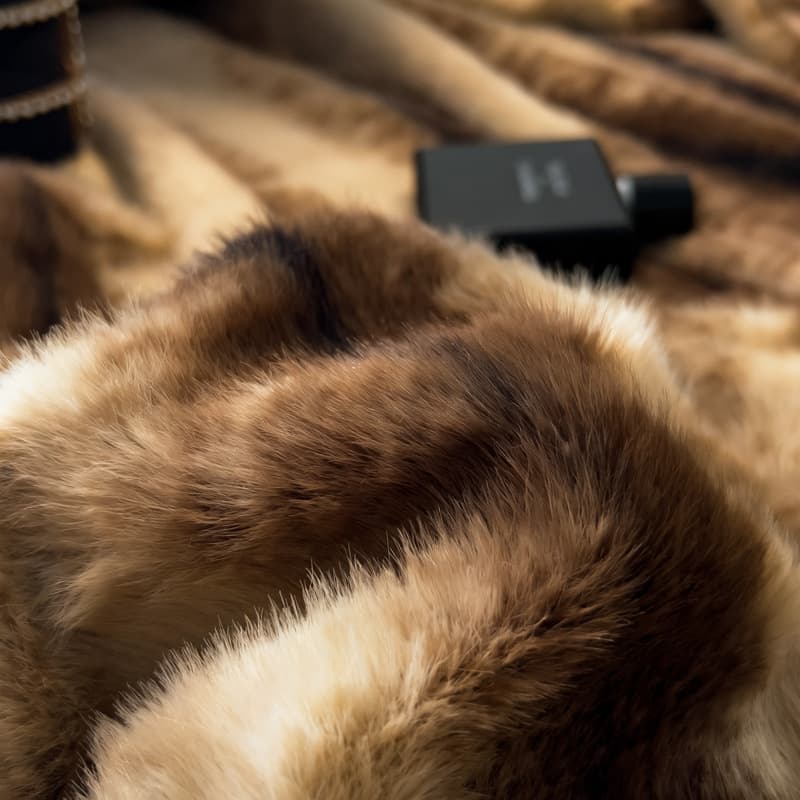 Cross-border Middle East foreign trade mink fur plush blankets, rabbit fur blankets, thick sofa blankets, office blankets wholesale