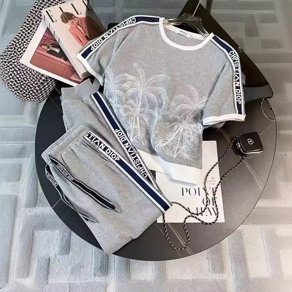 European High-End Sportswear Casual Set for Women, Summer Fashion Slim Anti-Aging Stylish Short Sleeve Pants Two-Piece Set