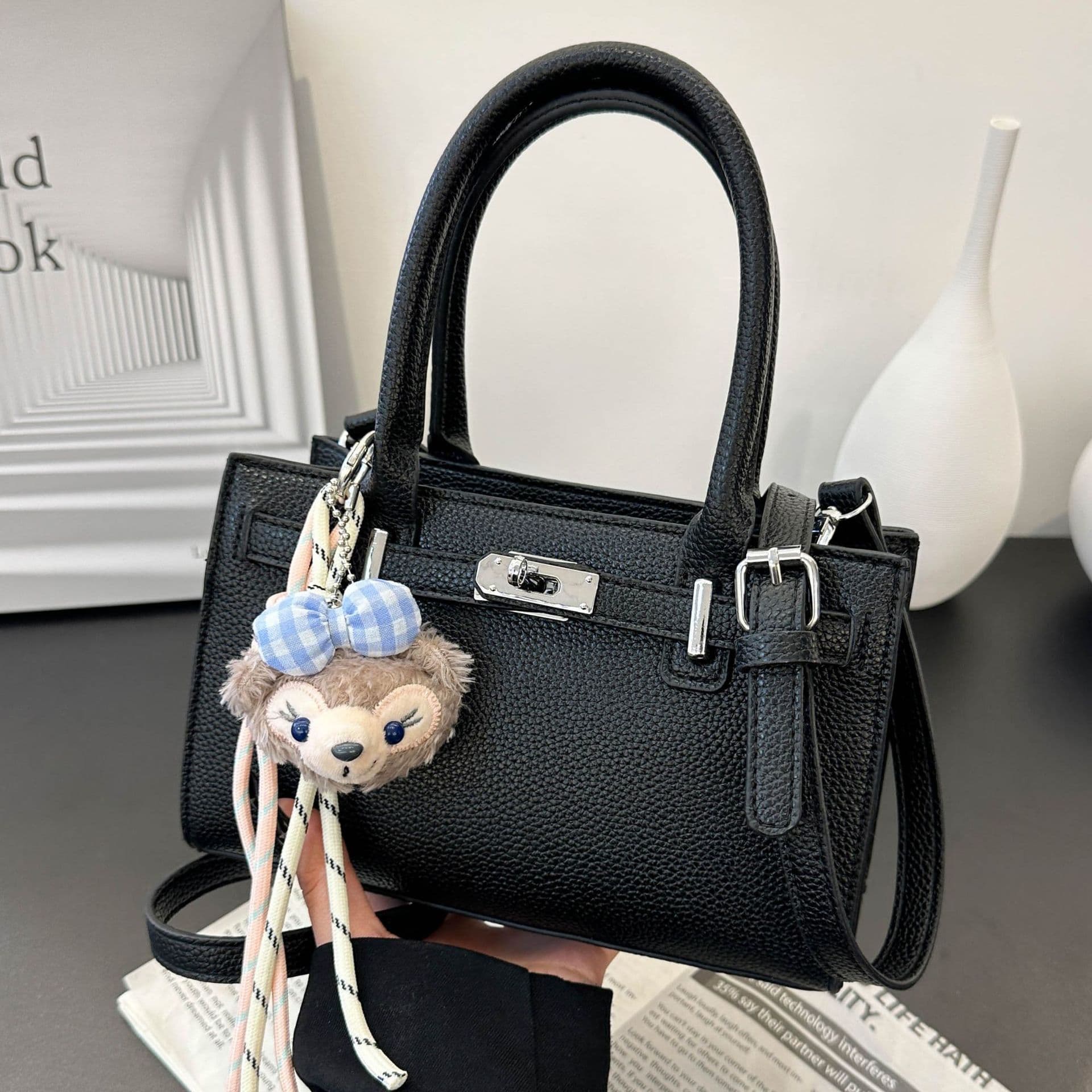 Fashionable and high-end handbags for women 2025 new simple texture small square bag French commuter shoulder crossbody bag