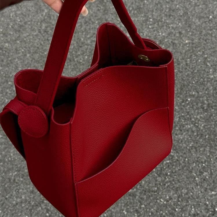 Darong Red Wedding Bucket Bag for Women, 2023 New Style, High-End, Niche, Shoulder/Crossbody, Commuter Bag