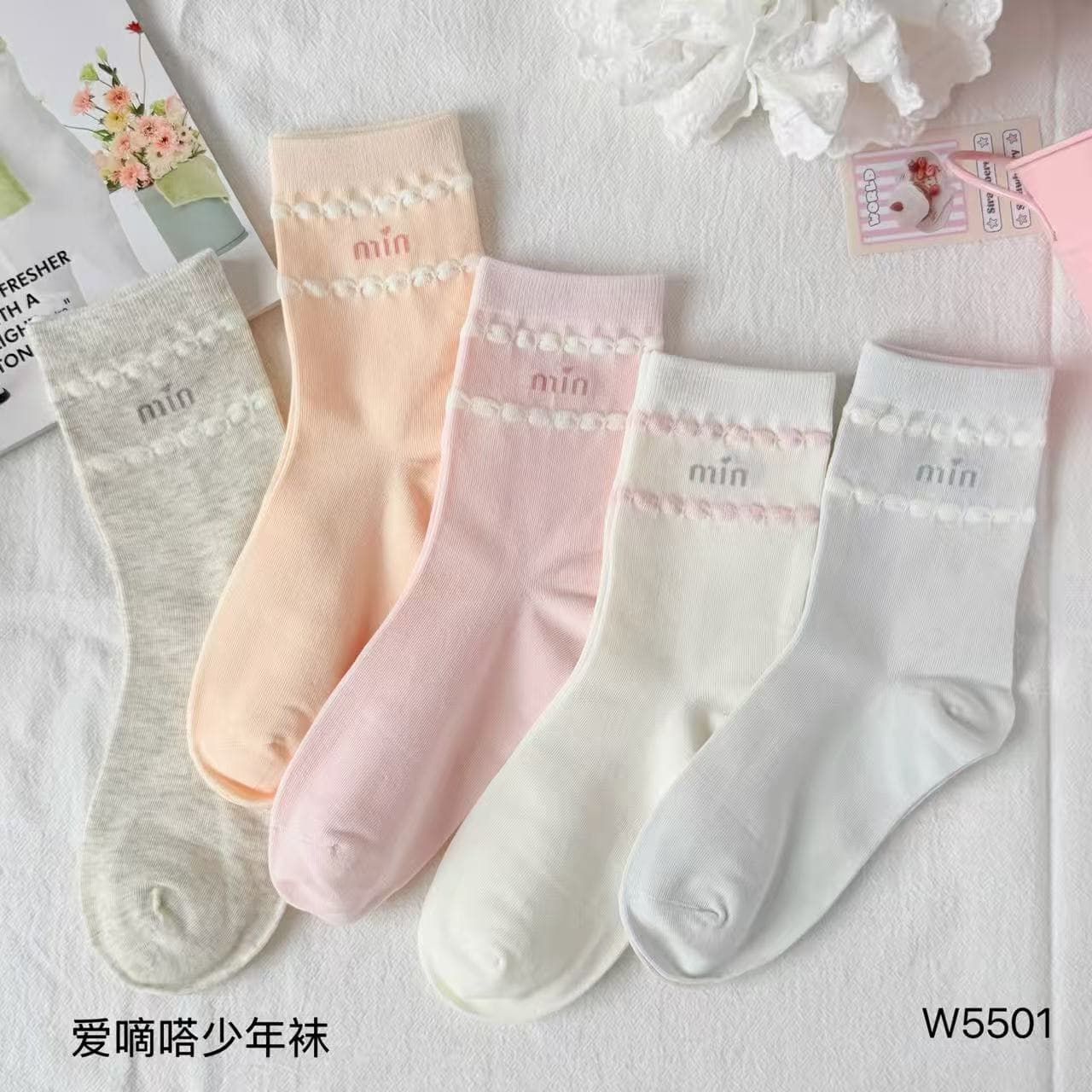 Aidida 26 autumn and winter new juvenile socks cartoon mid-tube socks Korean version girls trendy socks boneless socks breathable and comfortable
