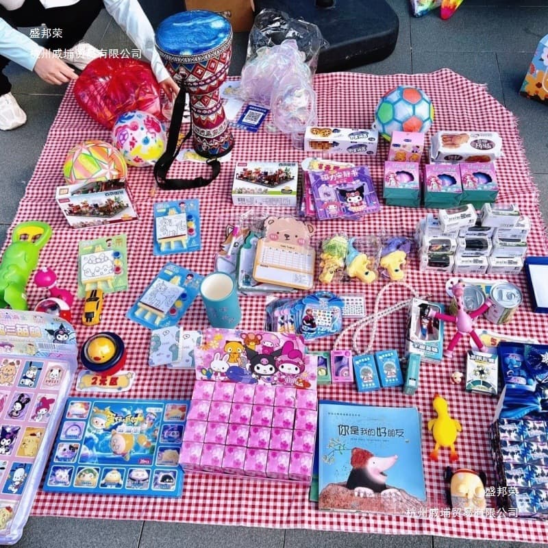 Night market stalls, small commodities, popular projects, Internet celebrity Dongdongle blind box toys, children's attraction square