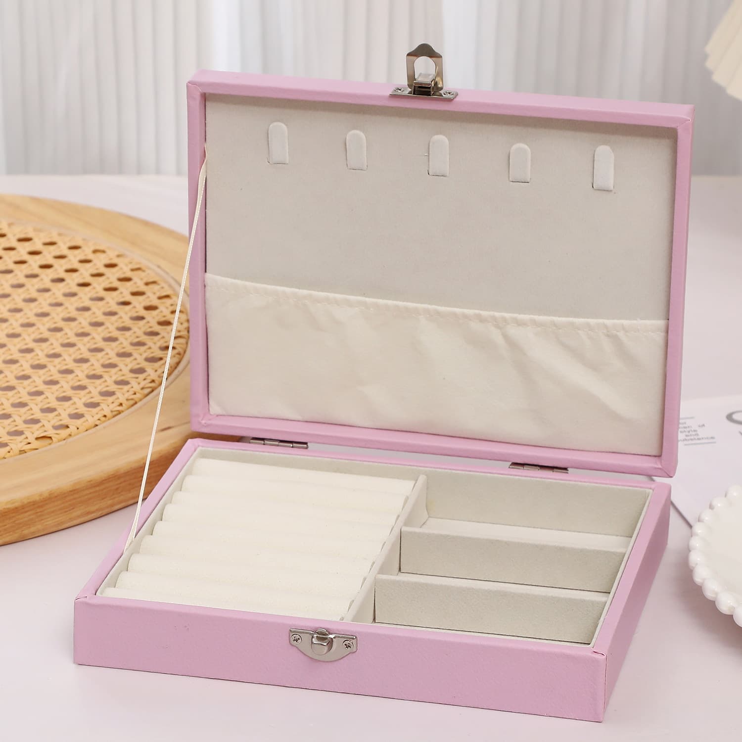 Jewelry storage box, portable leather jewelry ring, earrings, jewelry box, packaging box, gift box, souvenir