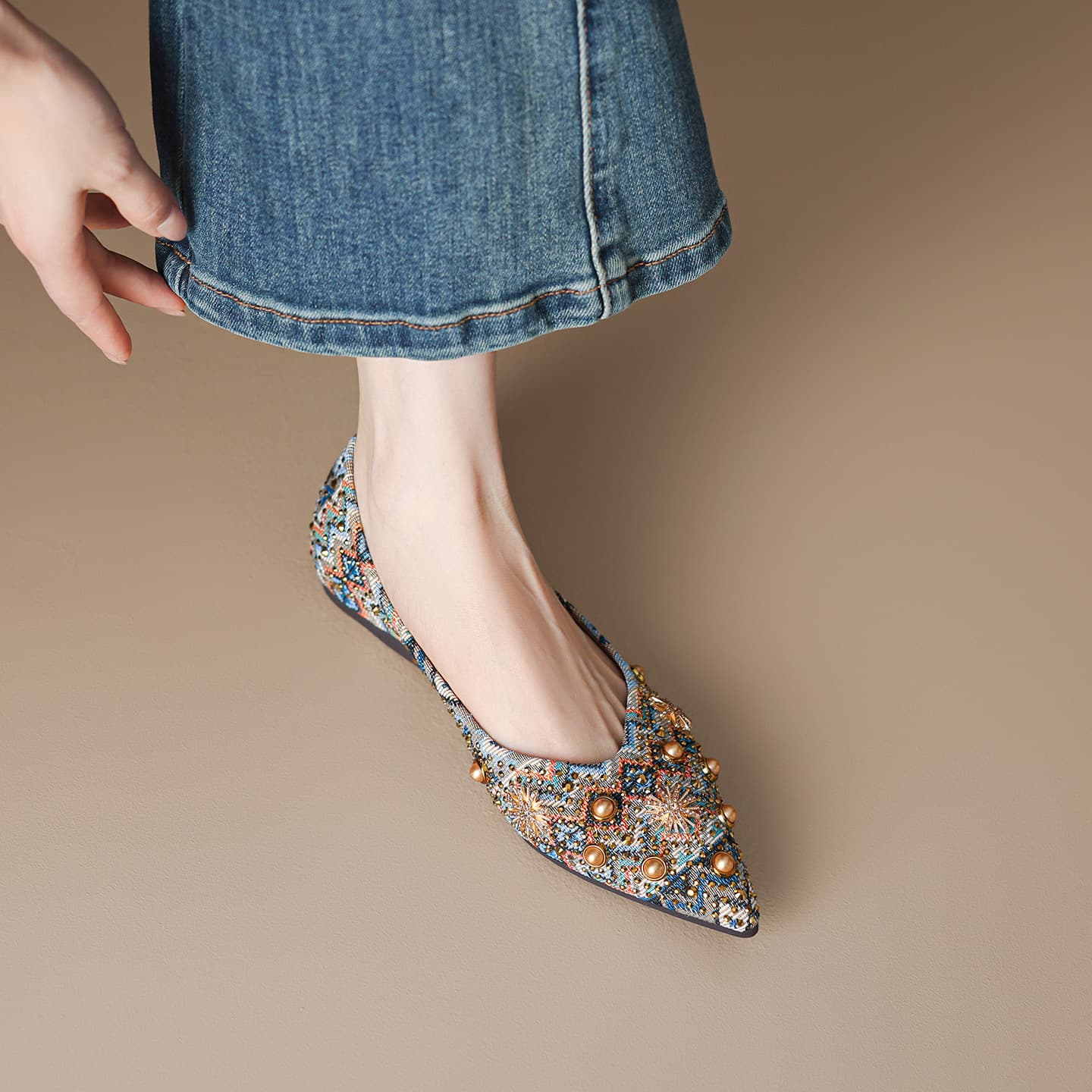 Weiwei Girl 5933-35 Pointed Toe Women's Ethnic Style Soft Sole New Chinese Style Shoes to Match with Skirts, Rhinestone Flat Shoes