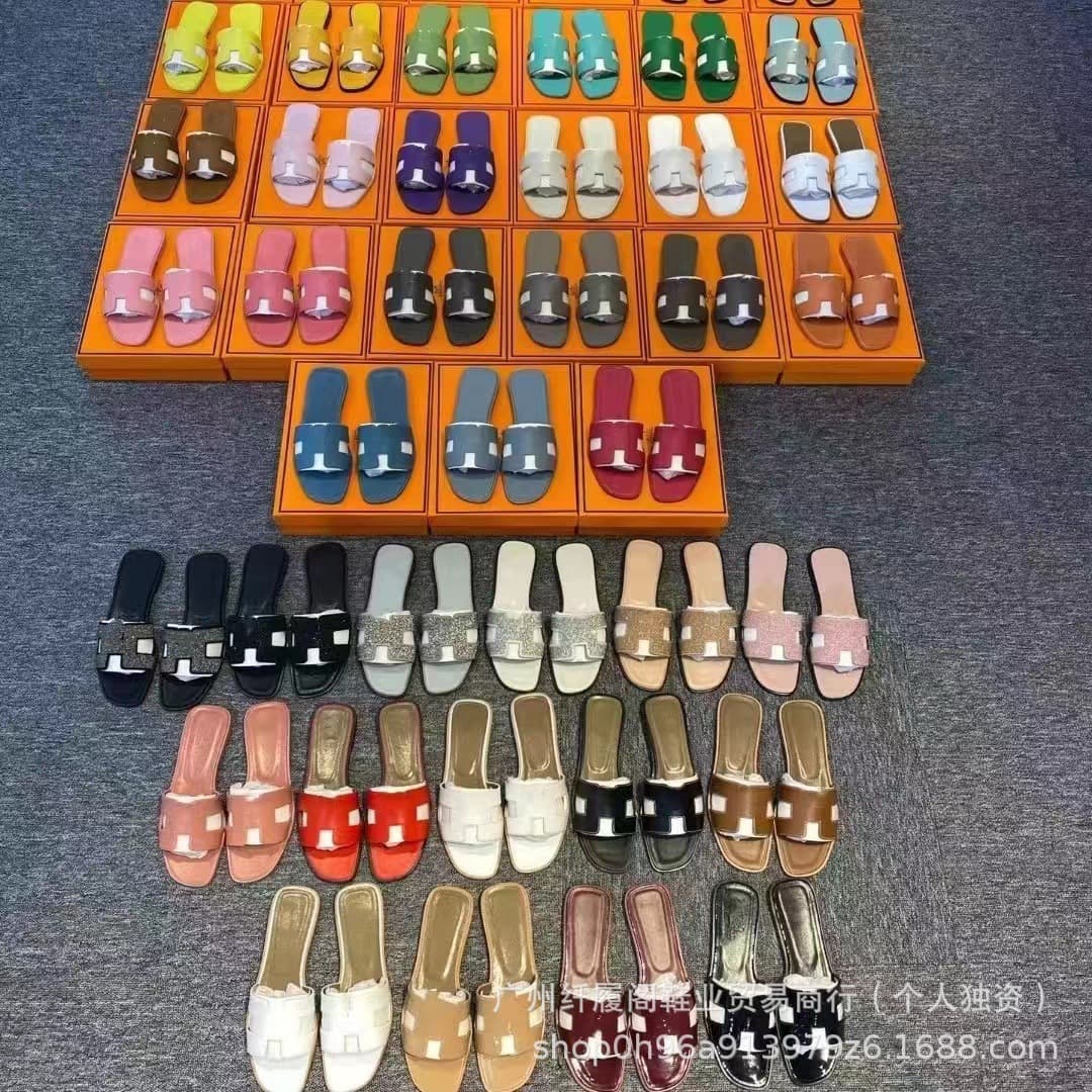 2026 New H Solid Color Flat Slippers Women's Outerwear Flop Fashion Versatile Beach Sandals Summer Trend