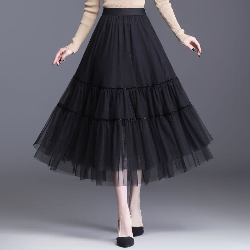 A-line skirt, tulle skirt, high-waisted, elegant tiered skirt, fairy-like midi skirt.