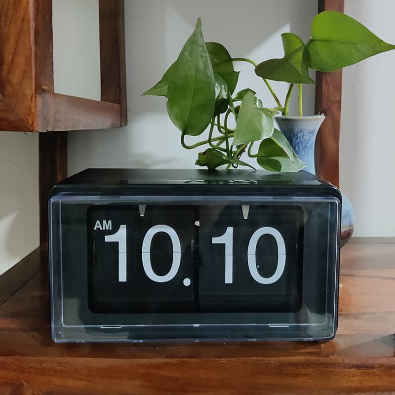 Retro Metal European Light Luxury Classic Black White Large Number Automatic Flip Clock Living Room Display