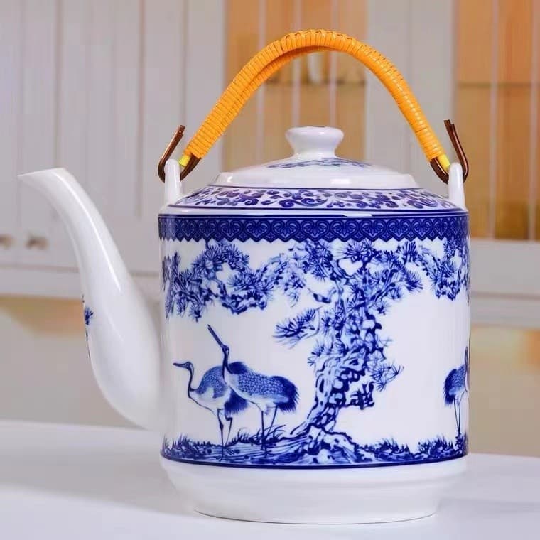 Jingdezhen Ceramic Handle Pot, Heat-Resistant Teapot, 3L Large Capacity Summer Chinese Cold Water Pot with Lid