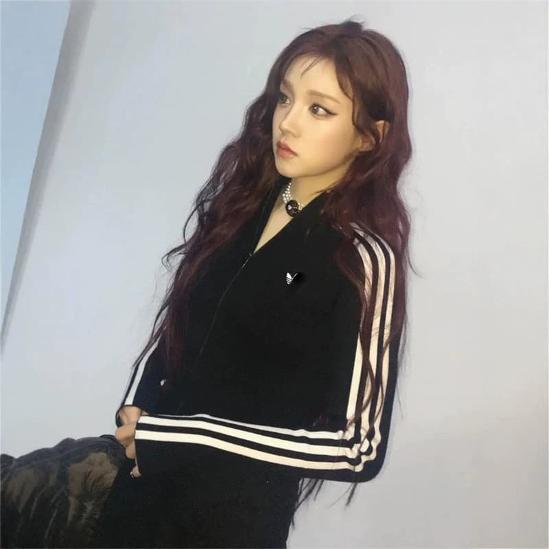 Cross-border Song Yuqi Same Style Embroidered Logo Knit Short Jacket Women Spring Autumn Three-stripe Slimming Top