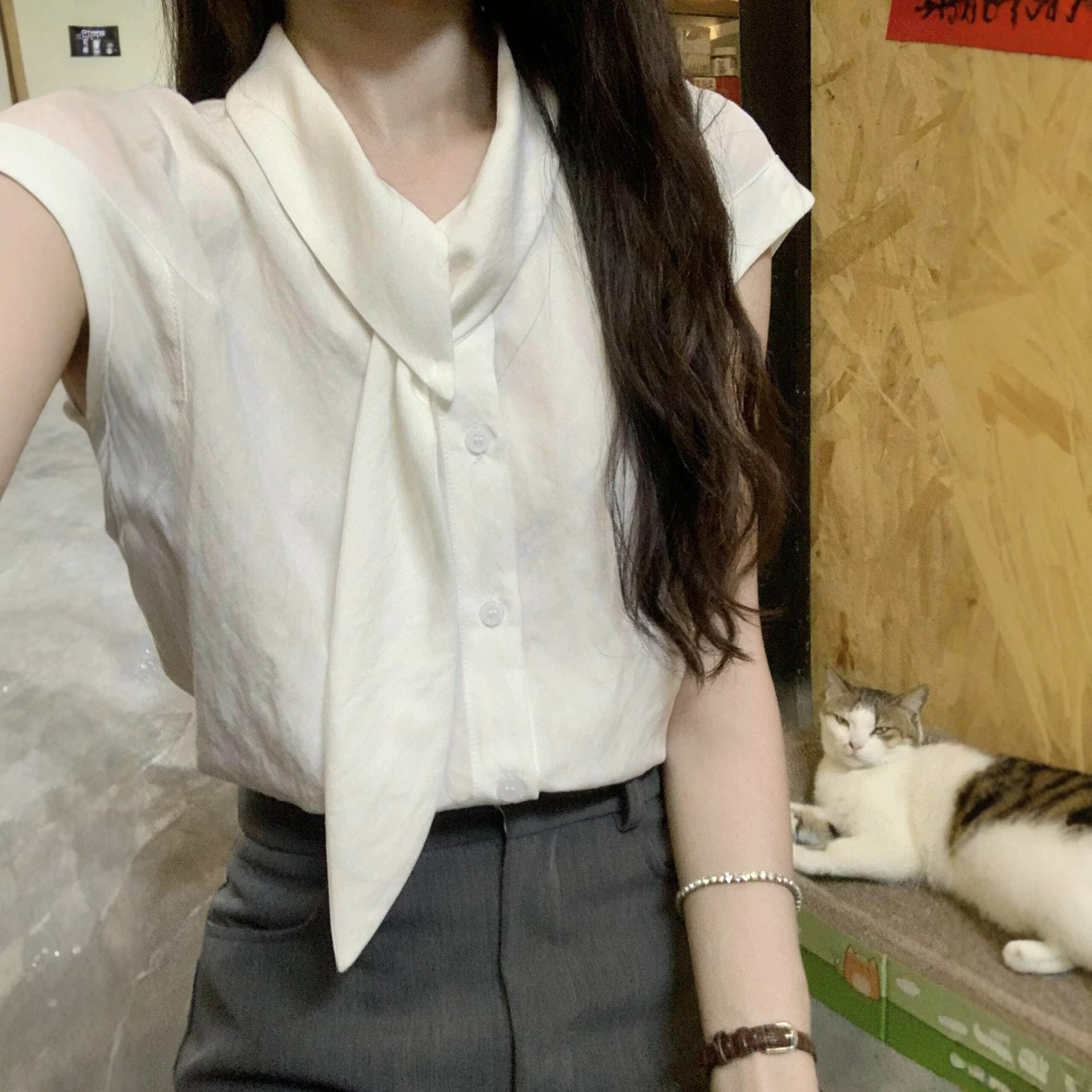 French White Tie-Neck Short Sleeve Shirt for Women Summer Petite High-End Sense Blouse Loose Elegant Batwing Sleeve Top