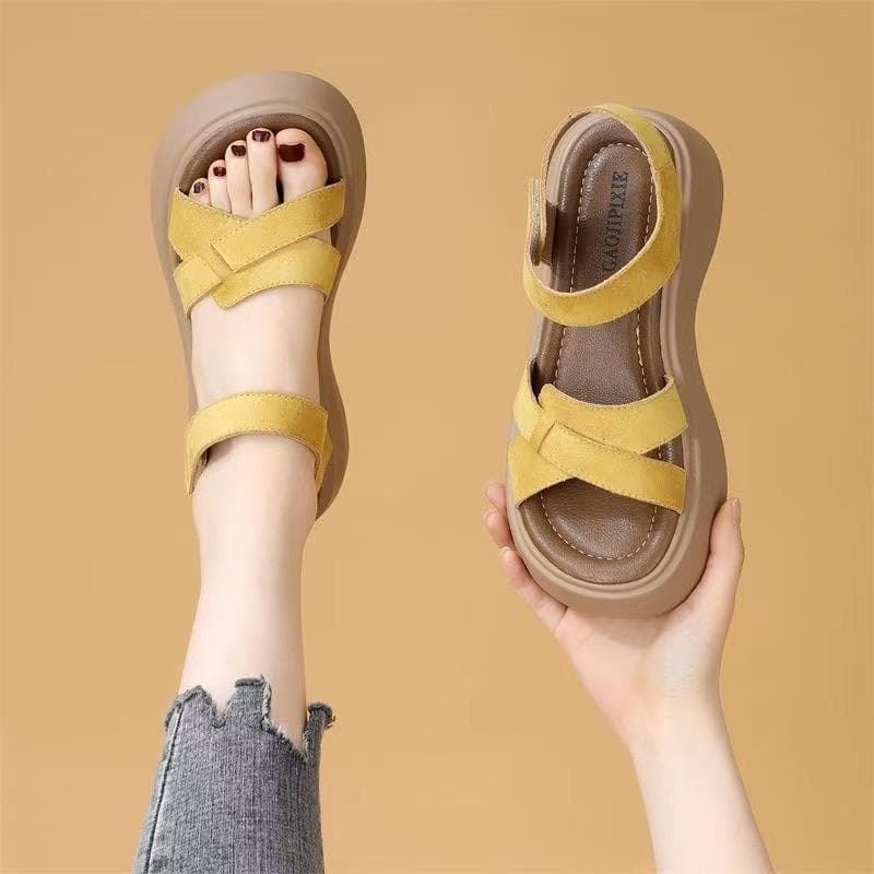 Flat Sandals for Women 2026 Summer New Style Casual Versatile Retro Velcro Soft Sole Comfortable for Daily Wear