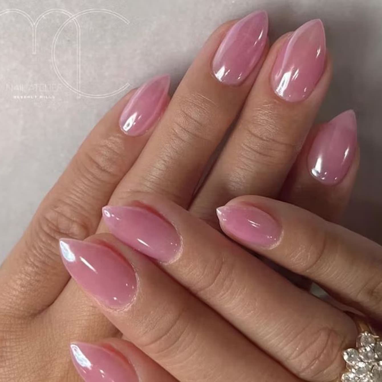 Cross-border Sweet Girl Glitter Electroplated Fake Nails European and American Short Almond Shape Ready-to-Wear Nails 24 Pieces Wholesale