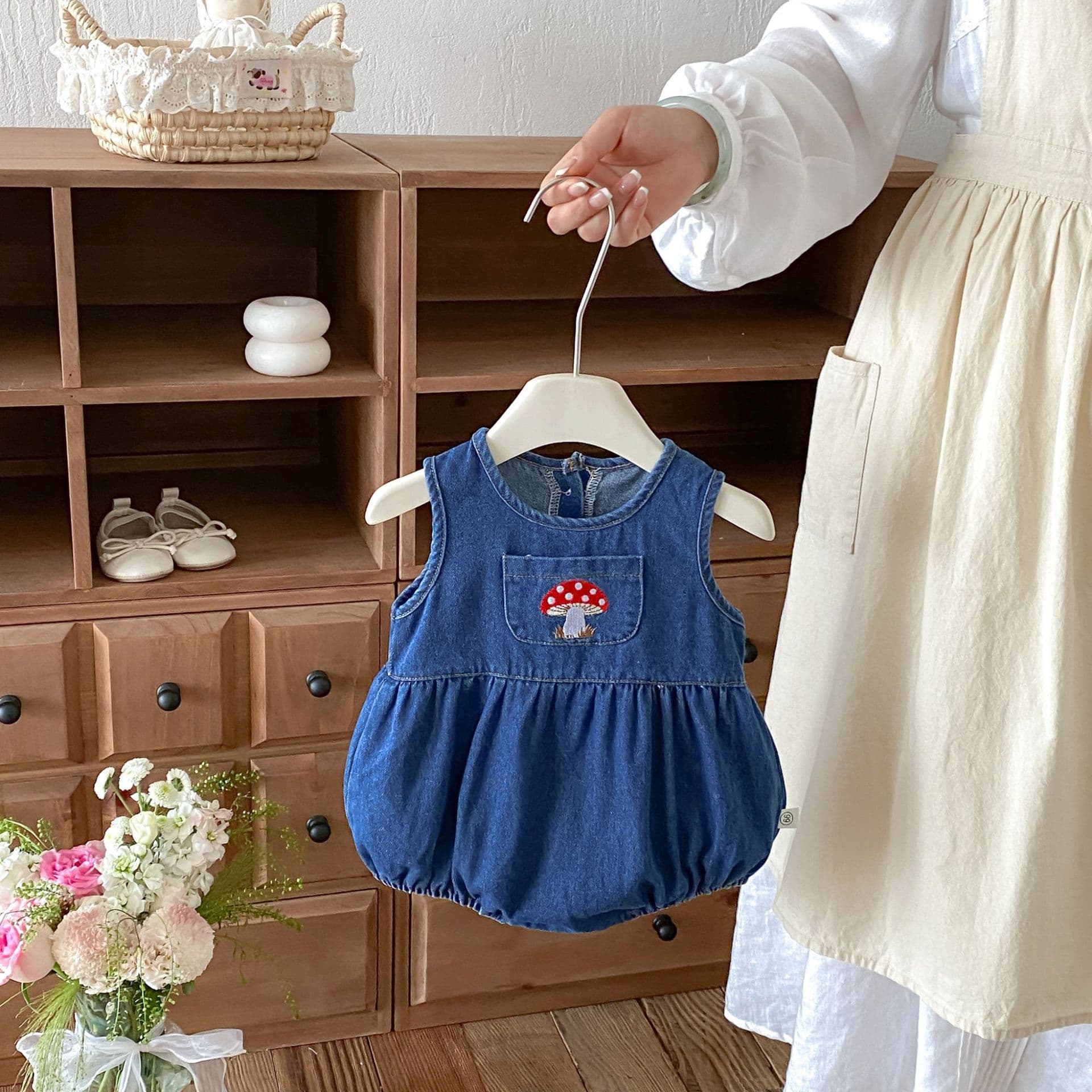 Baby soft denim vest, baby girl's mushroom embroidered sleeveless harem summer full month outing clothing summer