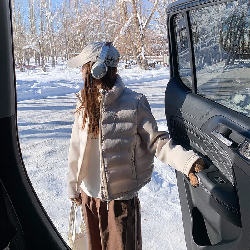 Lightweight down-filled cotton jacket for women, short style, 2025 autumn and winter new style, stand collar, casual, suitable for petite women.