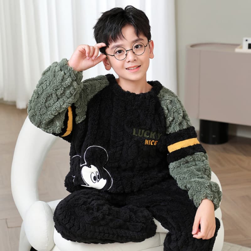 Boys' pajamas, long-sleeved flannel children's pajamas, autumn and winter coral velvet boys' babies and children's home clothes sets