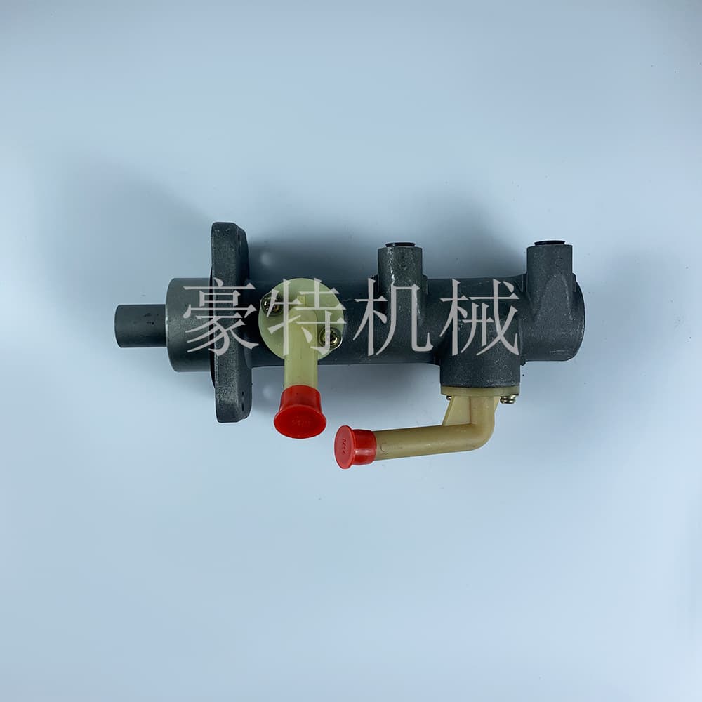 Dongfeng Tianlong heavy truck clutch master cylinder 1604AB32-010 brake master cylinder