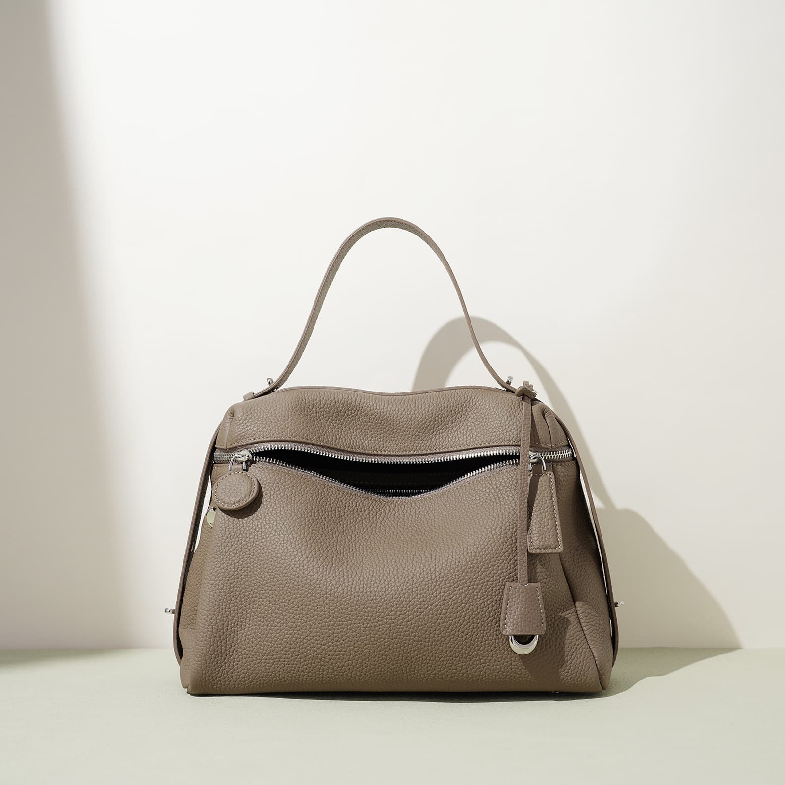 Soft Leather Texture Bag for Women 2026 Early Spring Versatile Mom Bag Solid Color Large Capacity Shoulder Crossbody Handbag Elements