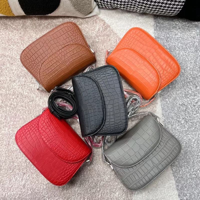 Fashionable Trendy Women's Crocodile Skin Shoulder Bag Soft Casual Versatile Crossbody Bag With Dull Finish From China Mainland