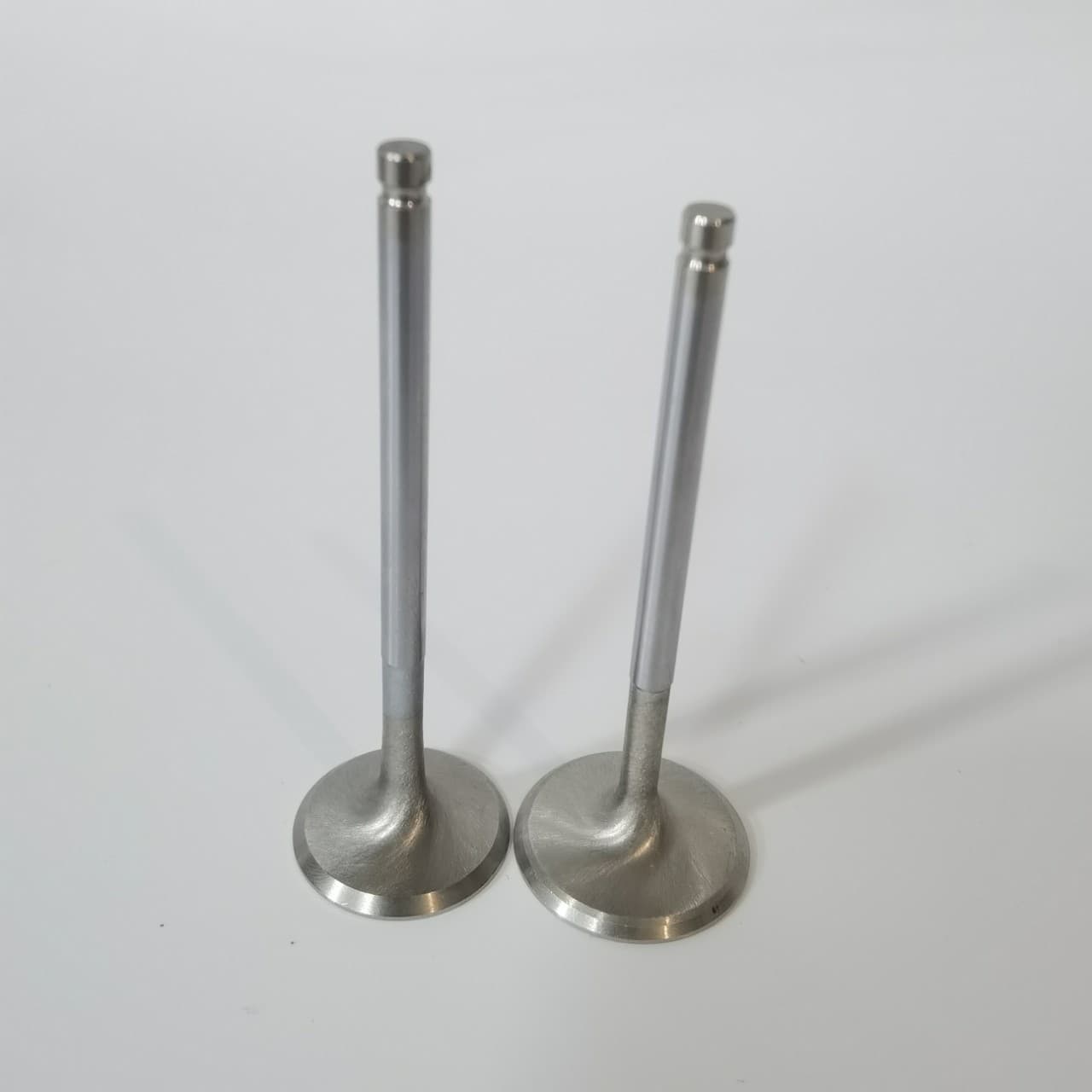 Intake and exhaust valves for Mazda M6 2.0L, models LF01-12-111 and LF01-12-121