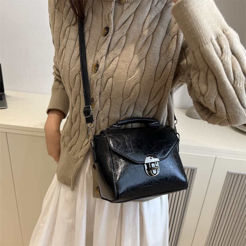 New Arrival Textured Hong Kong Style Retro Small Bag for Women 2025 New Trend Casual Popular Girls' Shoulder Crossbody Handbag