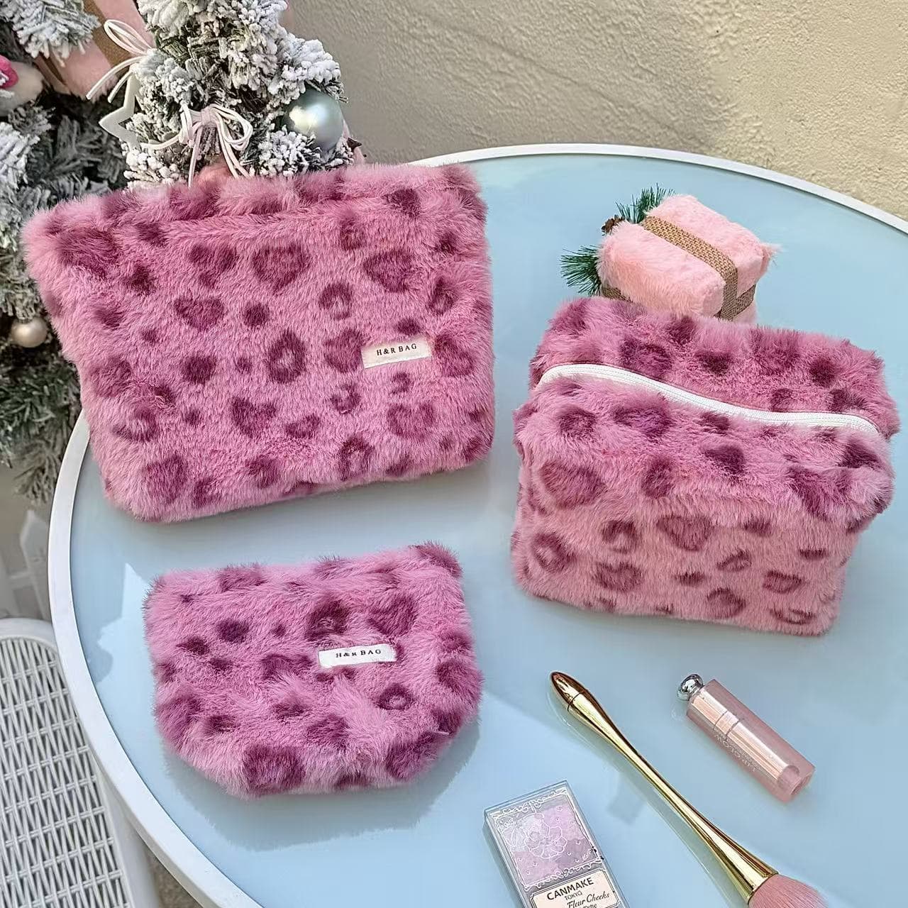 Fresh and Sweet Heart-Shaped Leopard Rabbit Fur Cosmetic Bag, Portable Travel Skincare Organizer, Large Capacity Wash Bag, Plush