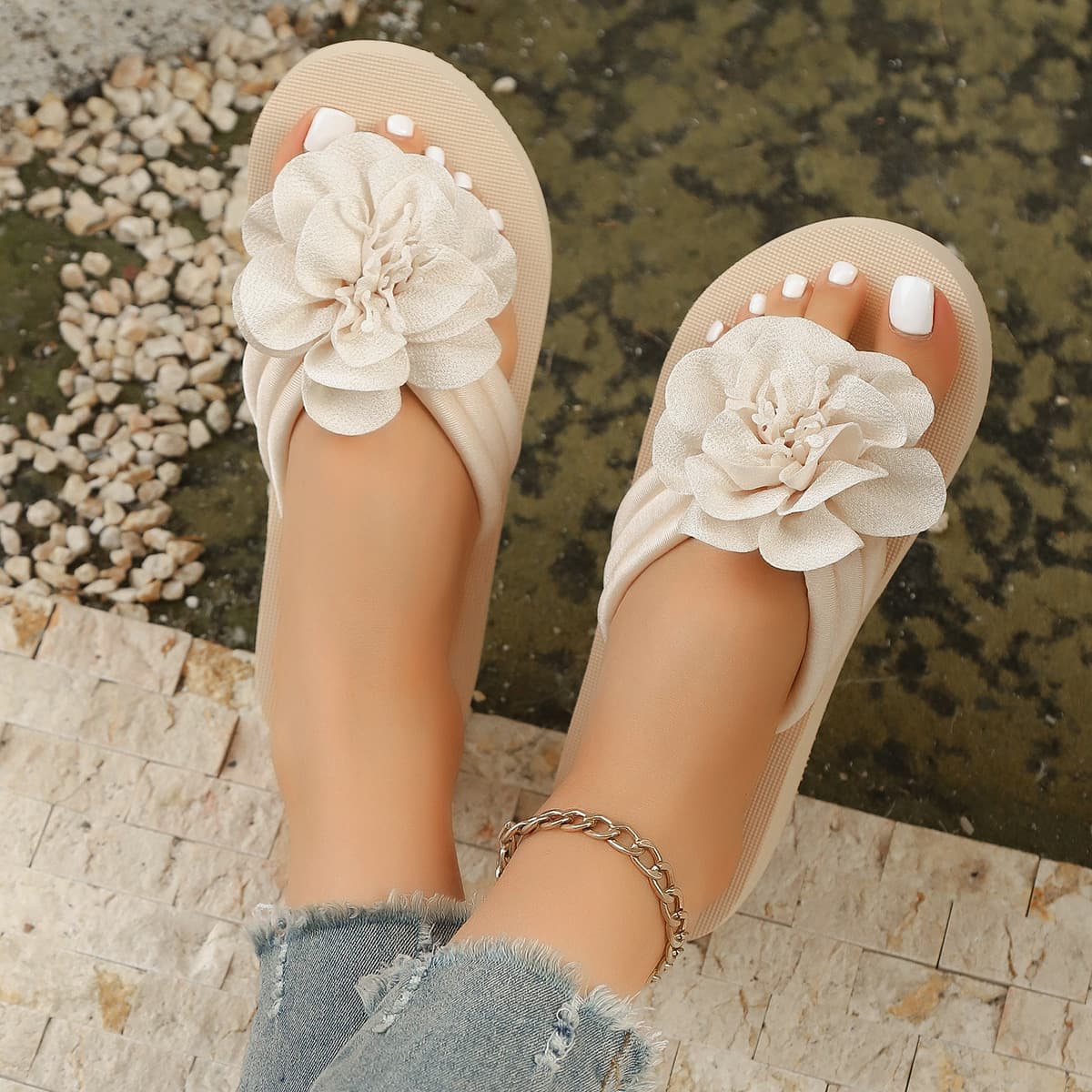 Foreign trade large size women's shoes summer slippers flower flip-flops thick-soled slippers casual versatile outer wear lightweight beach shoes