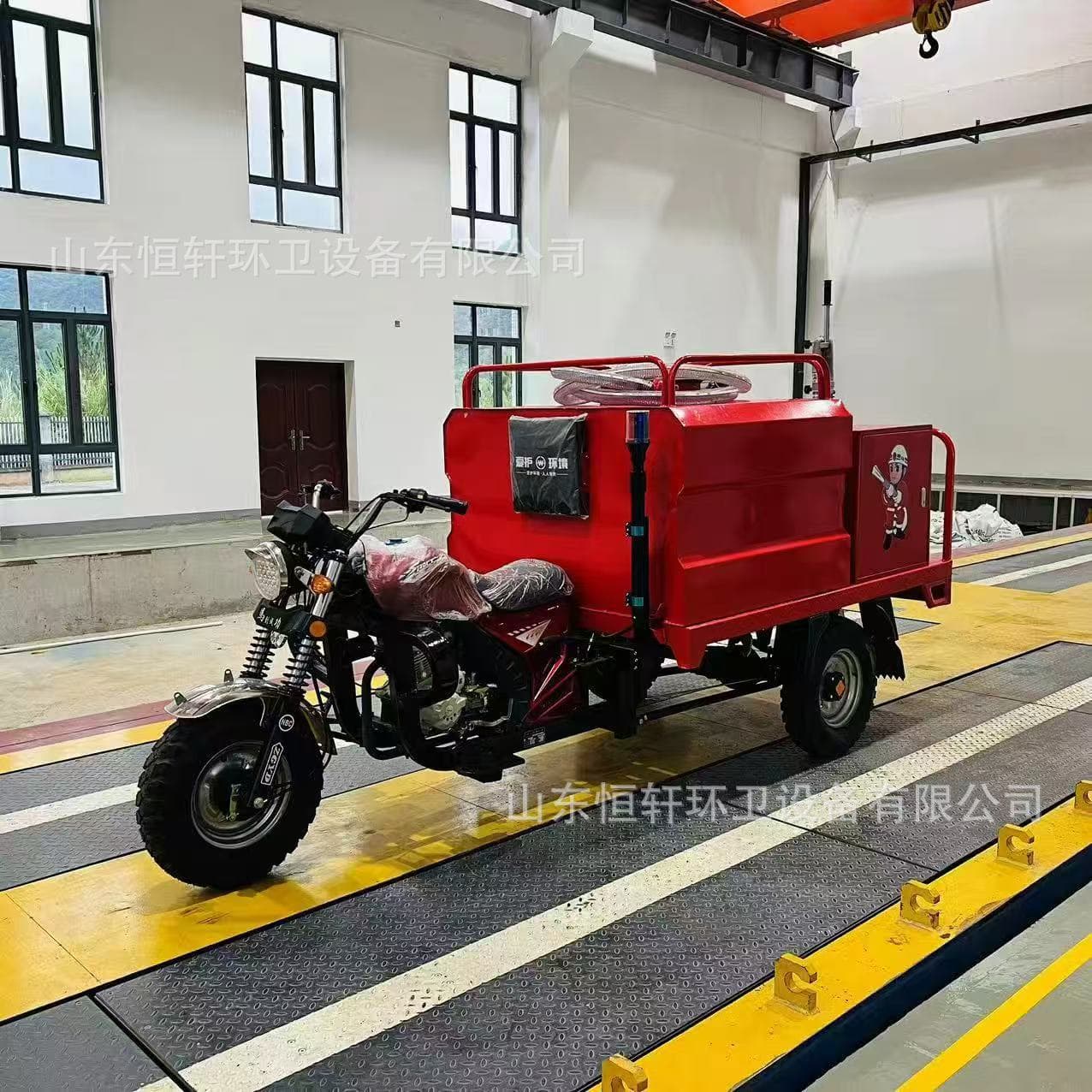Micro motorcycle trike fire truck, emergency rescue motorcycle trike fire water tender, water tank firefighting
