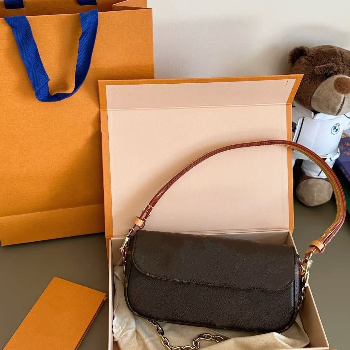 2025 Women's Bags: Montaigne Bag, Mailbag, Horn Bag, Underarm Bag, Mahjong Bag, Baguette Bag, Chain Bag, Dog Tooth Bag
