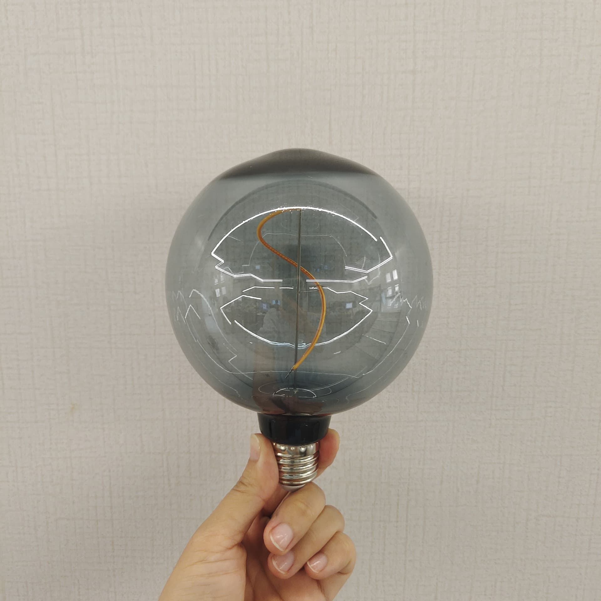 Custom order manufacturer direct sales 3V snake-shaped LED flexible light strip for bar and cafe ambiance lighting.