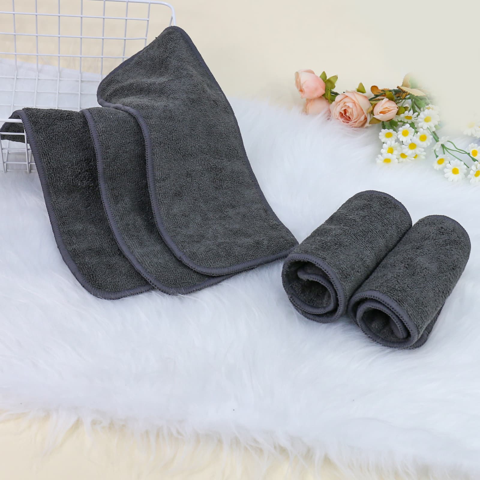Replaceable diaper pad, three-layer black stain-resistant microfiber diaper, soft and breathable for newborns.