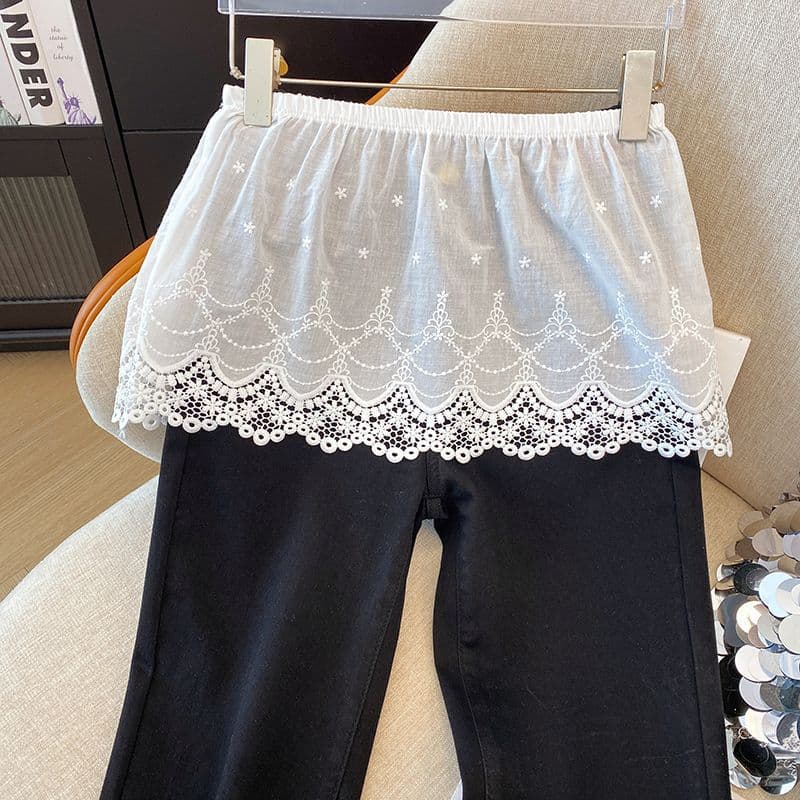 Small butt curtain French style white high-waisted skirt for women in summer to prevent exposure and look slimming layered bottoming lace skirt