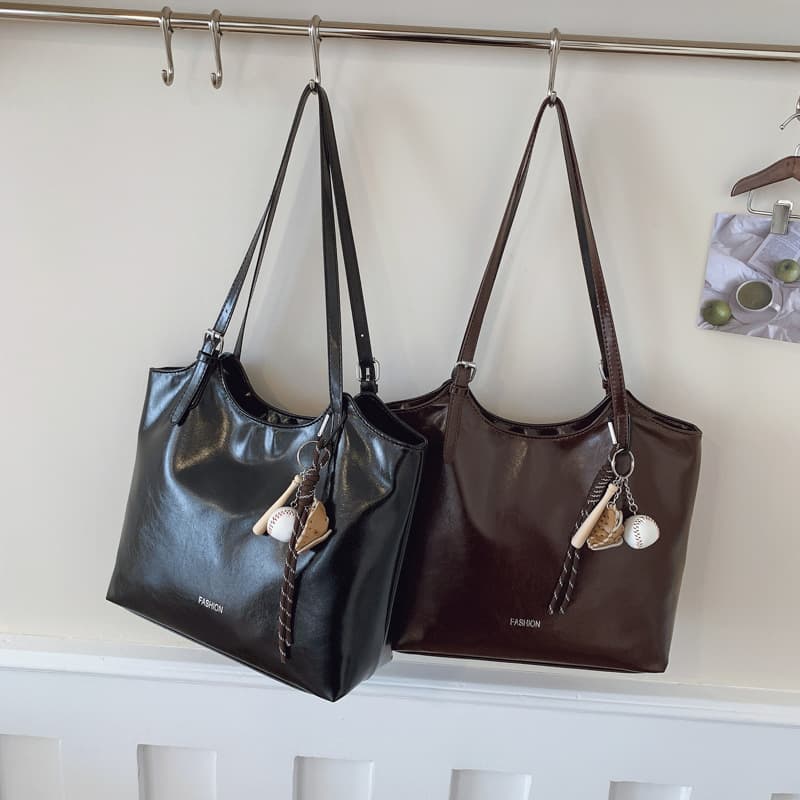 High-end temperament commuting large-capacity tote bag for women 2026 new fashion solid color casual versatile shoulder bag