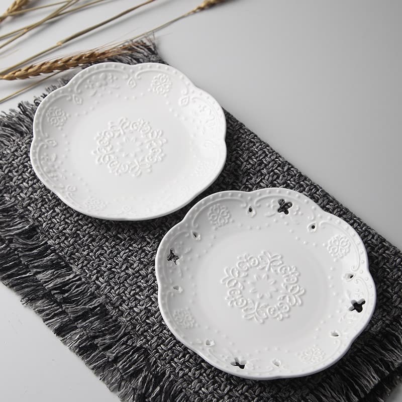 European Relief Cake Dessert Plate, Ceramic Dish Plate, 6-Inch Small Dish, Small Round Plate, Flat Plate, White Porcelain Plate, Home Use
