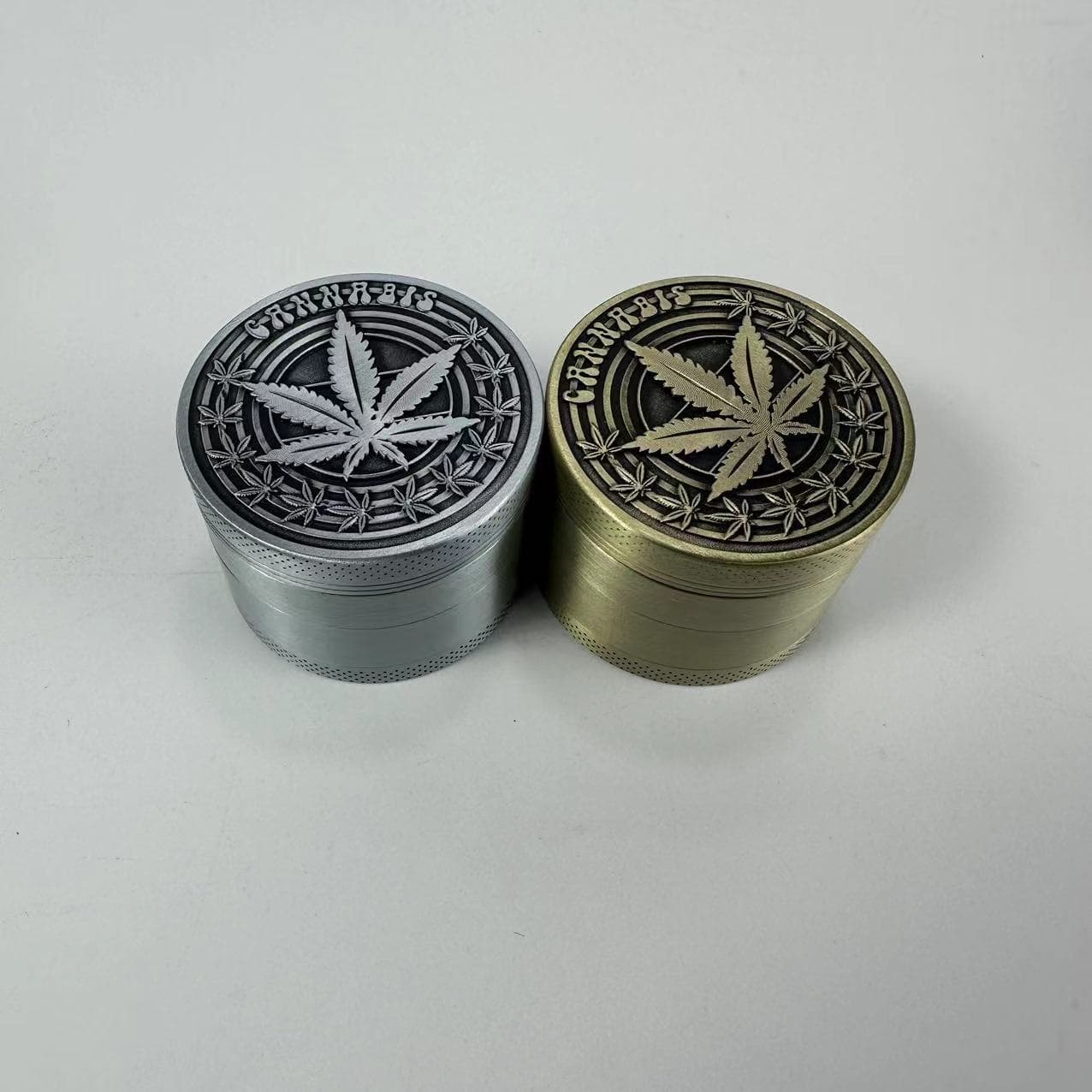 Source factory, Amstardam 40/50 metal leaf zinc alloy flat smoke grinder in stock.