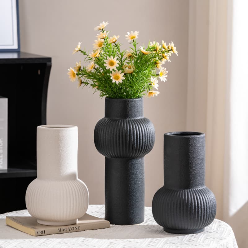 Nordic Creative Simple Black and White Ceramic Vase for Flower Arrangement, High-End Living Room Dried Flower Home Decorative Ornament