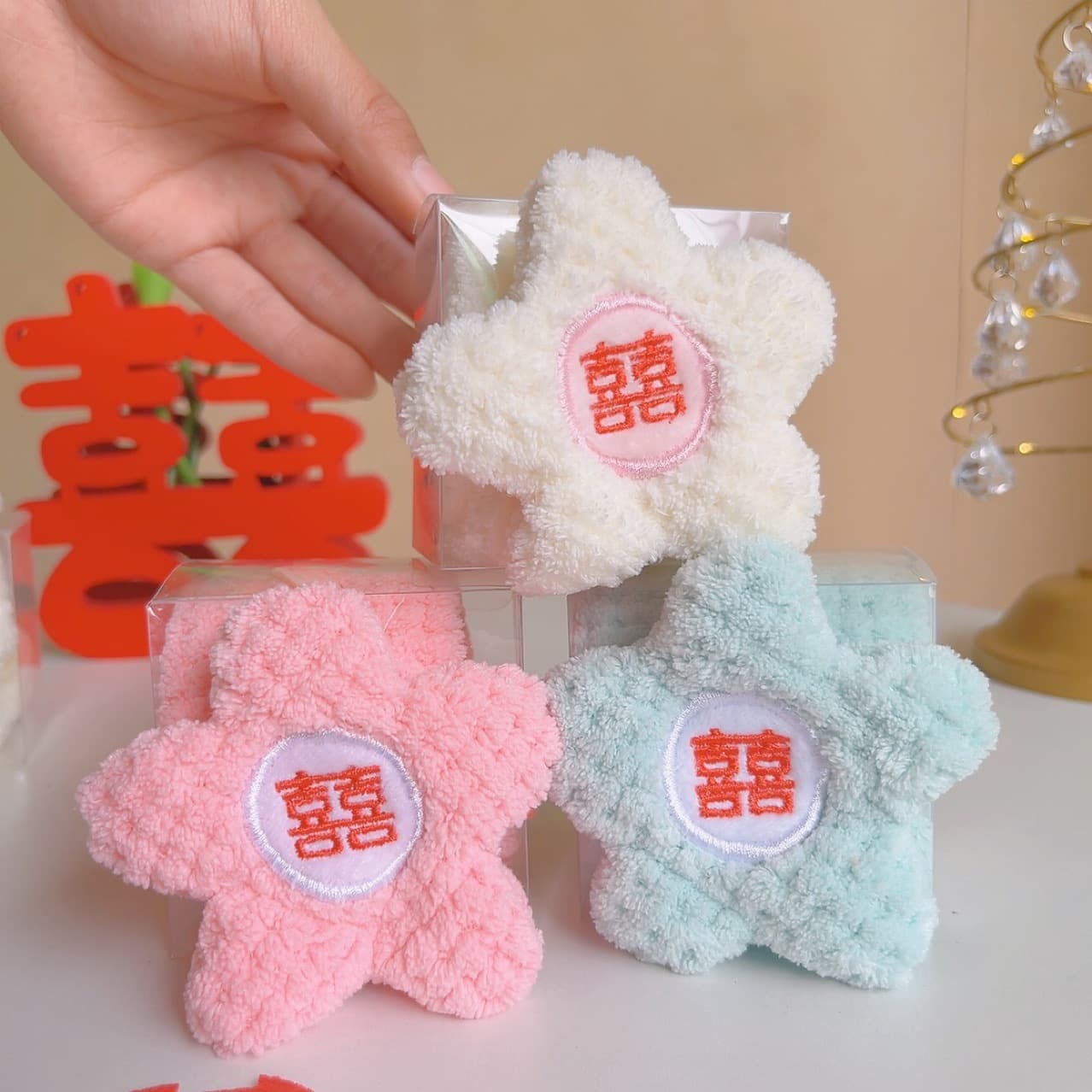 Wedding favors: cute flower-patterned hand towels, bridesmaid gifts, first birthday/full moon celebration return gifts.