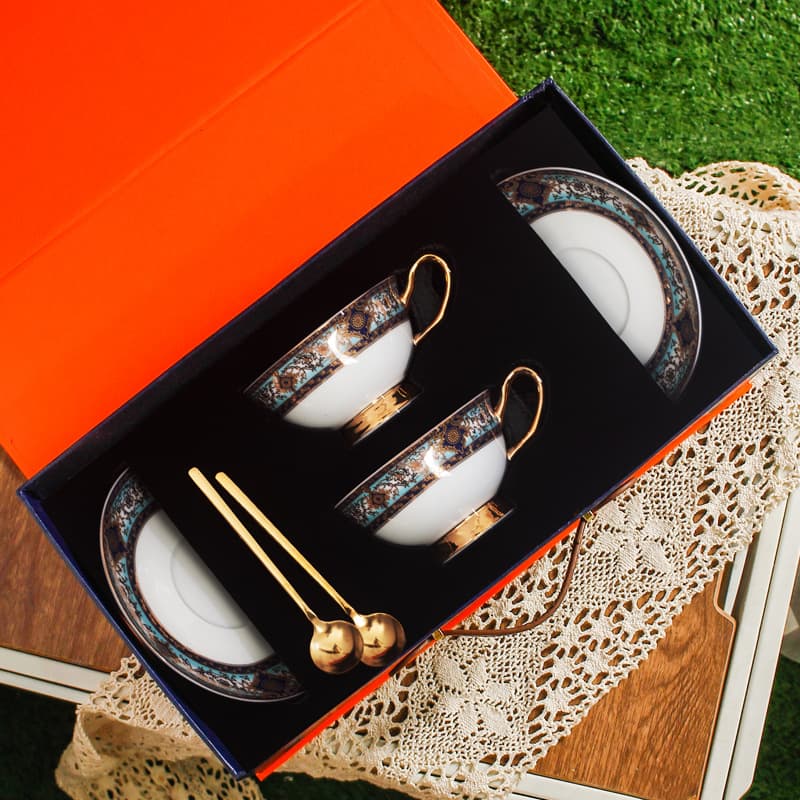 Manufacturer wholesale high-end bone china light luxury retro coffee cup and saucer flower tea set European style British coffee cup and saucer set