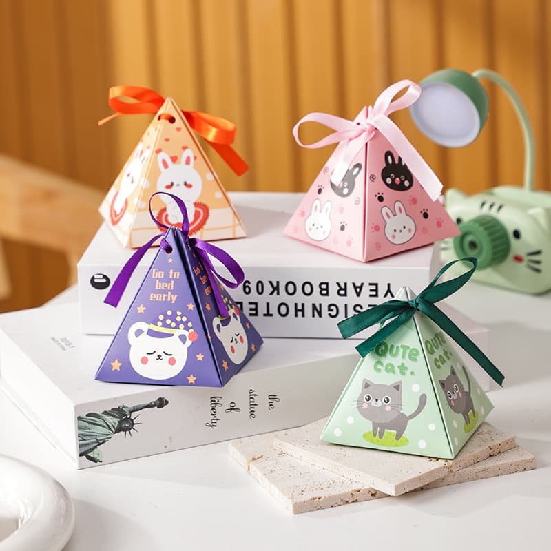 Cartoon animal candy box gift packaging paper box triangular children's day baby birthday gift box with ribbon