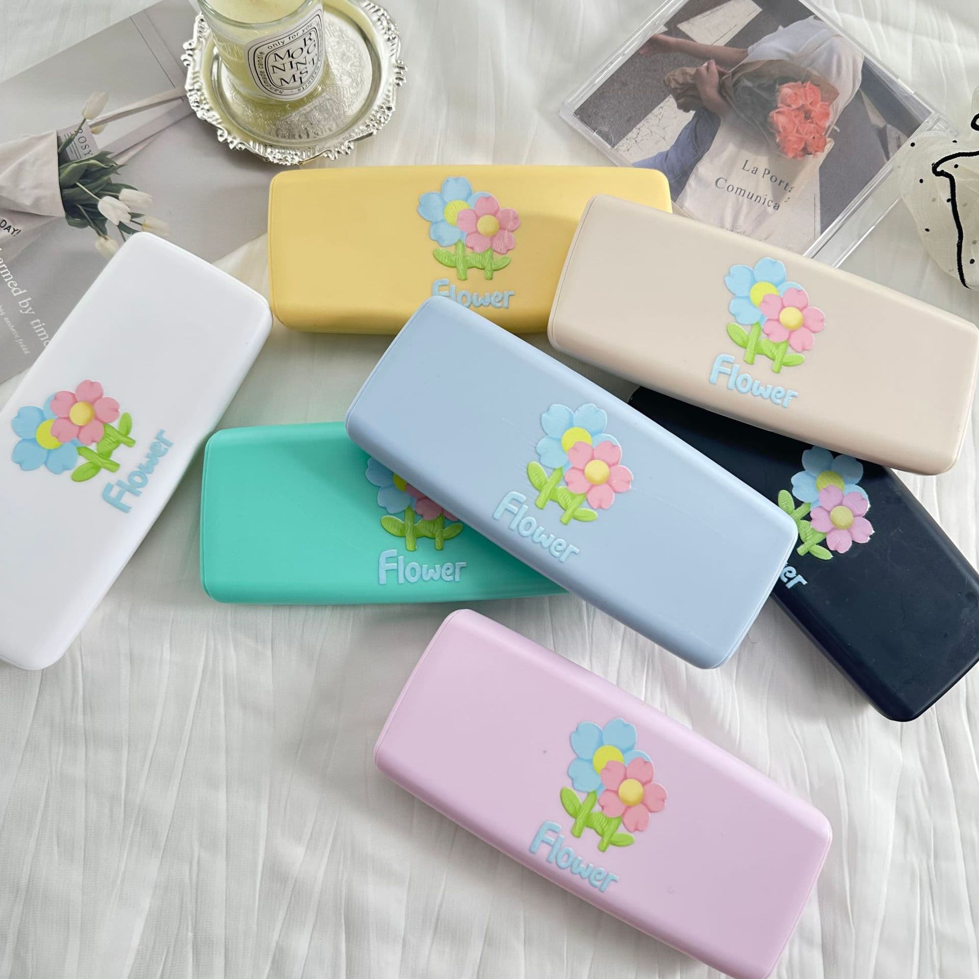Cute cartoon 5-pack contact lens case/storage box, large capacity, printable and wholesale available.