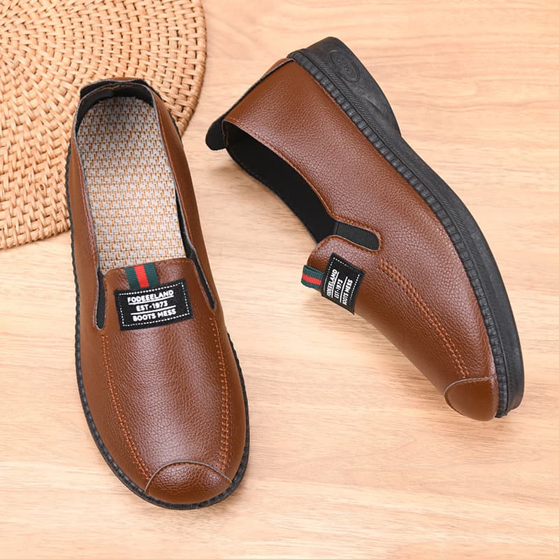 Spring and Autumn Women's Shoes, Middle-aged and Elderly Mother's Leather Waterproof Lazy Flat Shoes, Soft Sole Old Northern Cloth Shoes, Work Shoes
