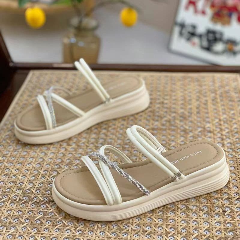 Soft Sole Women's Summer Slippers 2025 New Fashion Casual Sandals Thick Sole Beach Shoes Versatile Flat Non-Slip