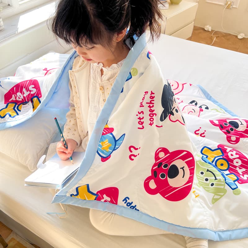 Disney Strawberry Bear Children's Summer Cool Quilt, Carlo Cotton Quilt, Air Conditioning Quilt, Kindergarten Summer Quilt Wholesale, Cartoon Print