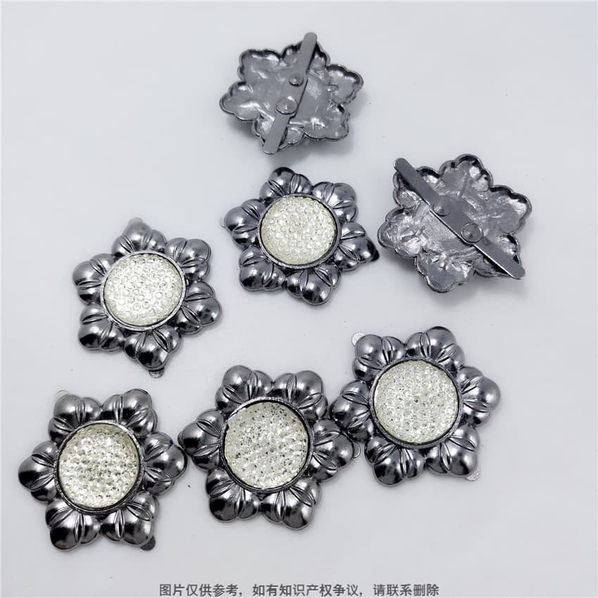 Quanzhou factory DIY bag and accessory parts, sandal and beach shoe buckles, creative sunflower ornament customization