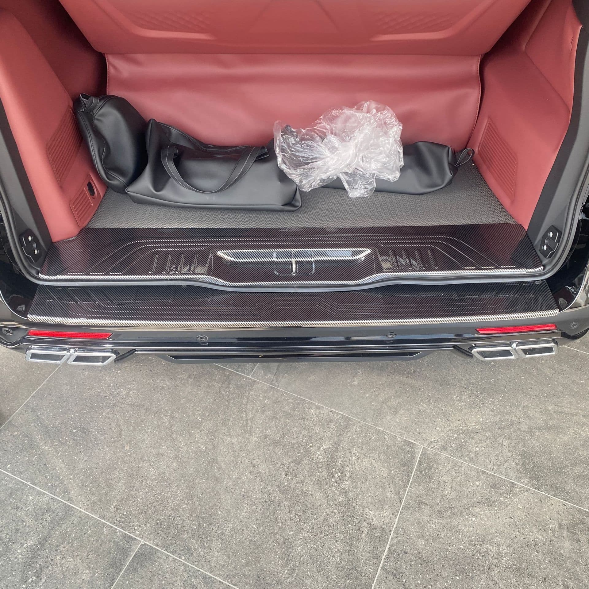 Mercedes-Benz Vito V260v300 modified special carbon fiber door sill, carbon fiber pattern rear guard, inner sill strip