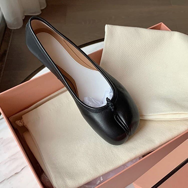 2025 Genuine Leather Pig's Toe Split-Toe Shoes Personalized Shallow Mouth Flat Loafers Women's Shoes