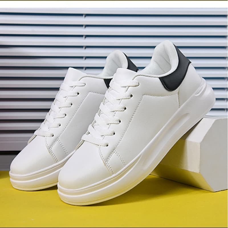 2025 new shoes for men and women, white shoes, low-cut leather outdoor travel sports shoes, flat-soled casual couple shoes