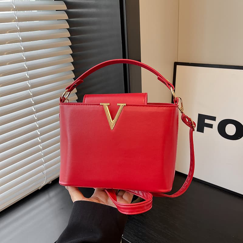 Fashionable Minimalist New Bag Unique Design Casual Shoulder Crossbody Bag 2026 Spring Women's Small Square Bag